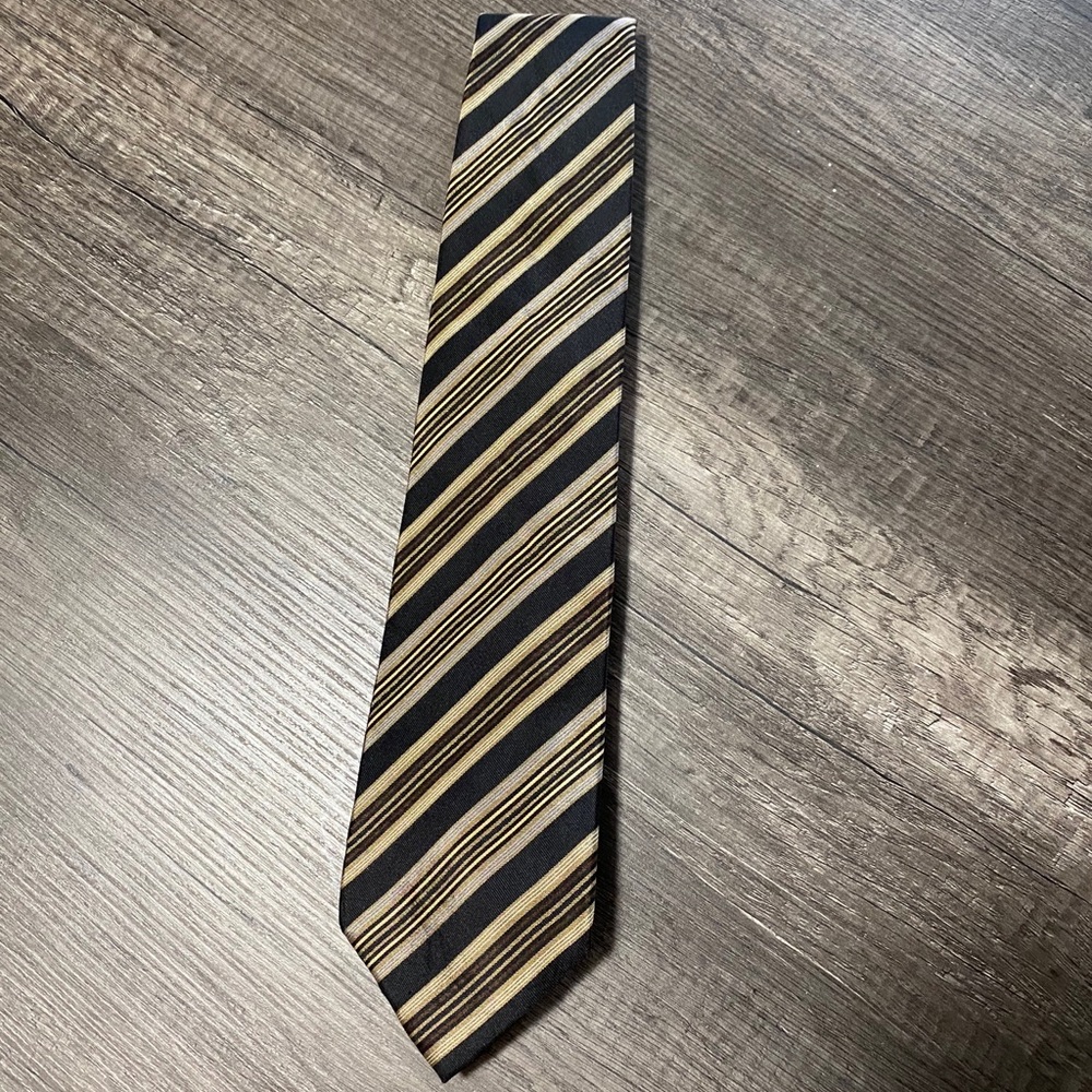 100% ITALIAN SILK BANANA REPUBLIC TIE